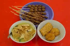 soto dengan kuah bening dengan rasa gurih yang memanjakan lidah